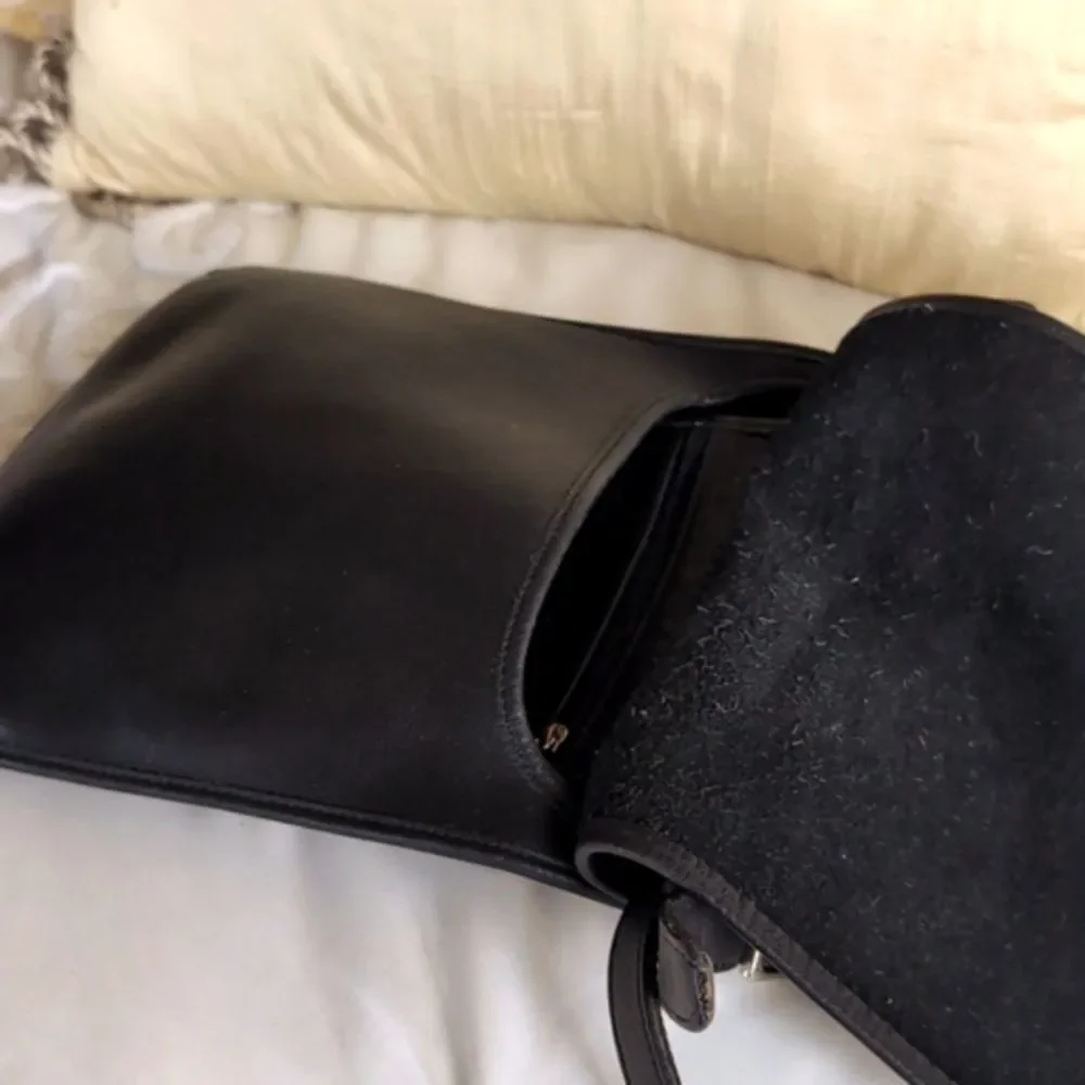 Vintage Coach Black 🖤 Leather Slim Hippie Flap Crossbody Saddle Messenge